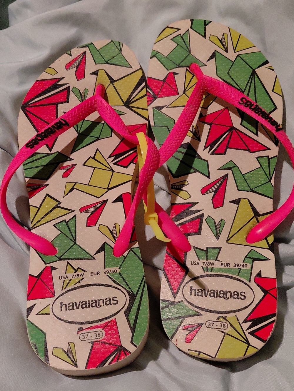 Havaianas Women's Neon Pink Strap Geometric Print Sandals